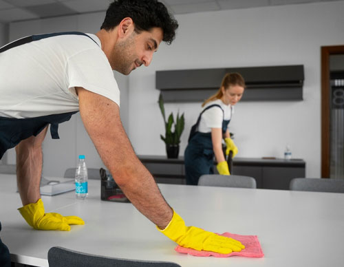 pulizia scrivanie e sale riunioni Brianza