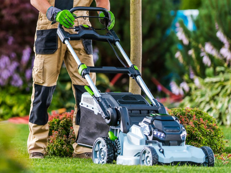 sfalciamento e taglio prati Brianza